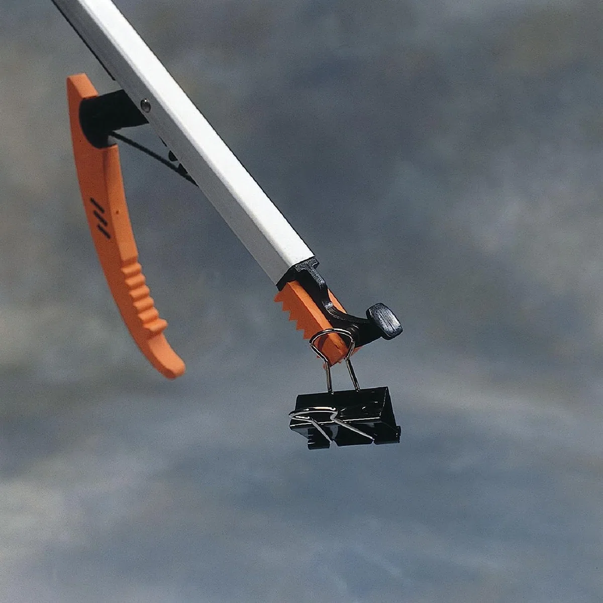 Sammons Preston Easireach II Greifhilfe, kompakt, 38,1 cm, ergonomische Greifhilfe mit Magnet, tragbar, 140 g, magnetisches Greifwerkzeug und Greifklaue, Mülleimerentferner, Glühbirnenentferner und