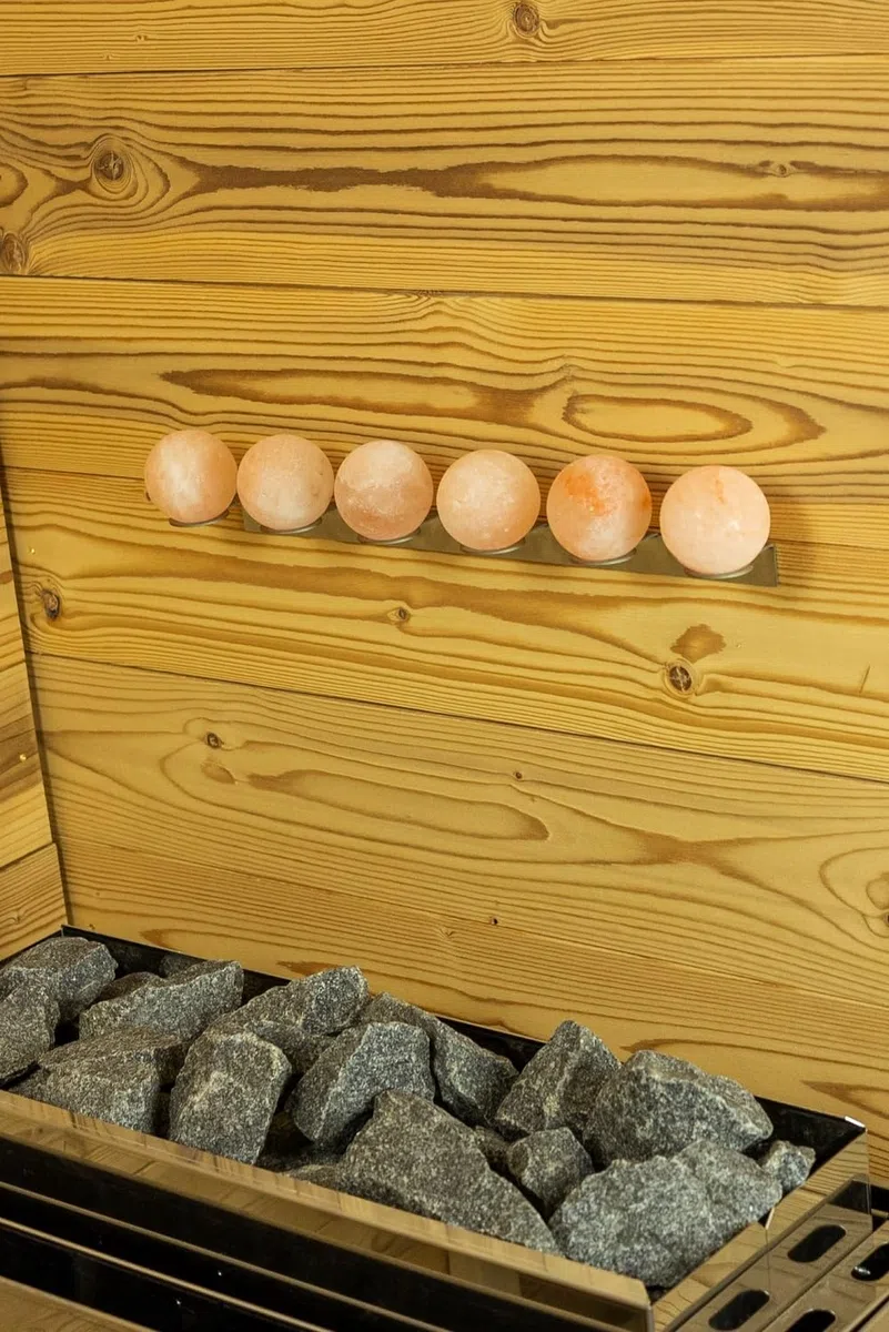 Himalayan Salzkugeln mit Edelstahl-Wandhalterung - Natürlicher Luftreiniger und Salztherapie für die Sauna (3 Stück mit Wandhalterung)