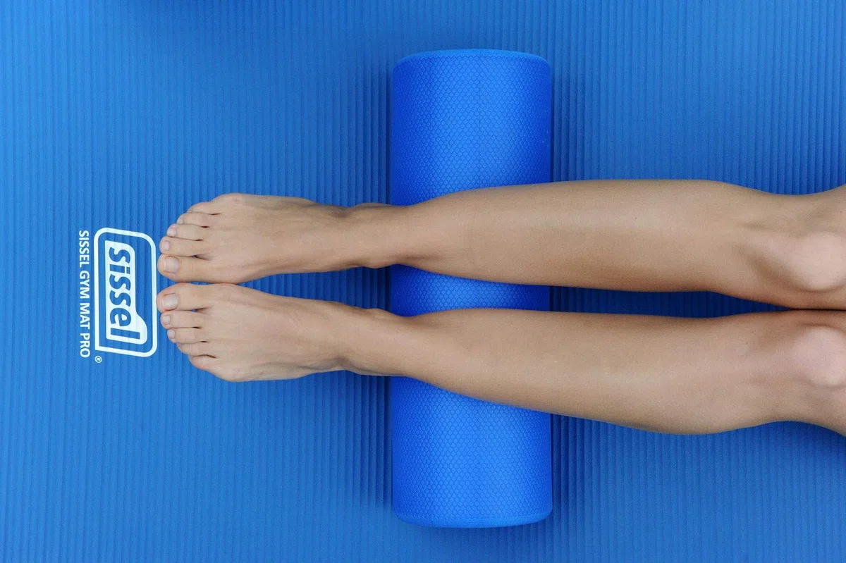 Sissel Pilates Roller Pro 47cm kleine Pilatesrolle Massagerolle Roller Foam blau