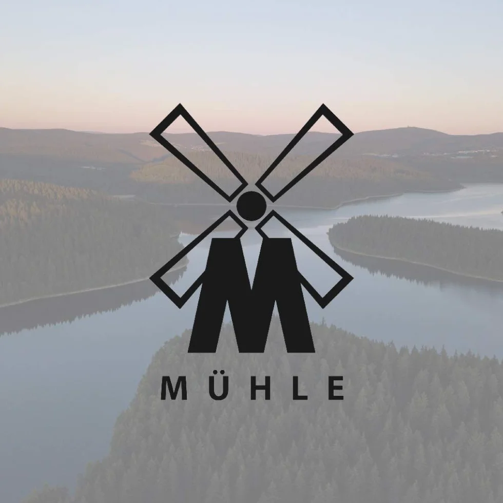 MÜHLE KOSMO Rasierset - Pinsel aus feinem Dachshaar, Rasierhobel und Halter - Griffe aus Olivenholz und Metallakzenten
