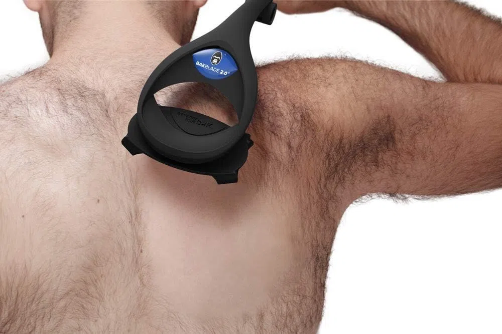 BaKblade 2.0 Back Shaver, Rückenrasierer und Körperrasierer für Männer Idealer Herren-Rasierer für einen Glatten Rücken Inkl. 2 Rasierklingen