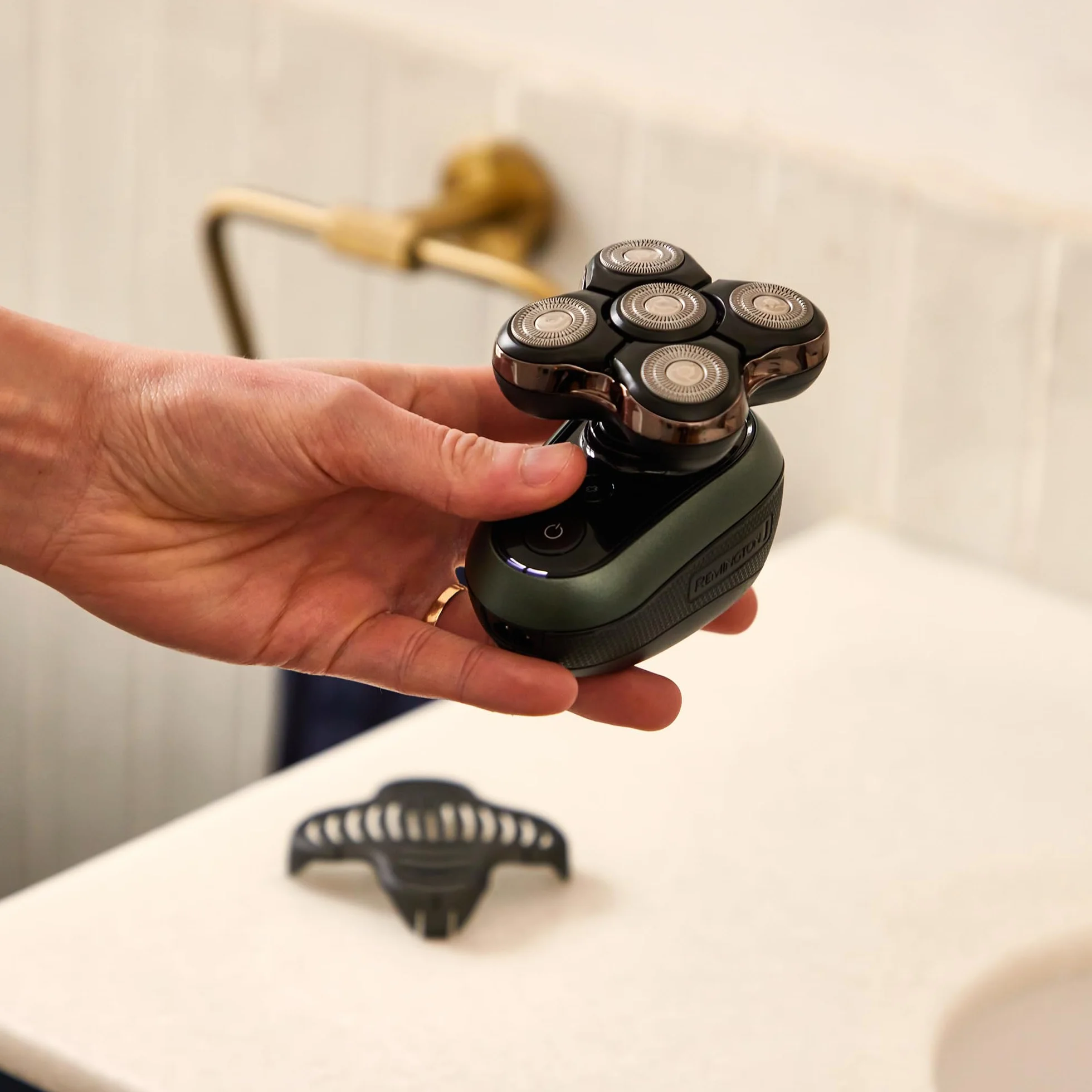 Remington Glatzen-Rasierer Herren elektrisch [Turbo Boost Funktion] Kopf-Rasierapparat Lithium (5 Scherköpfe, glatte Rasur max.0,2mm,Haar-Auffang-Kammer,Detail-Trimmer,Wasserdicht)Kopfrasierer XR1600