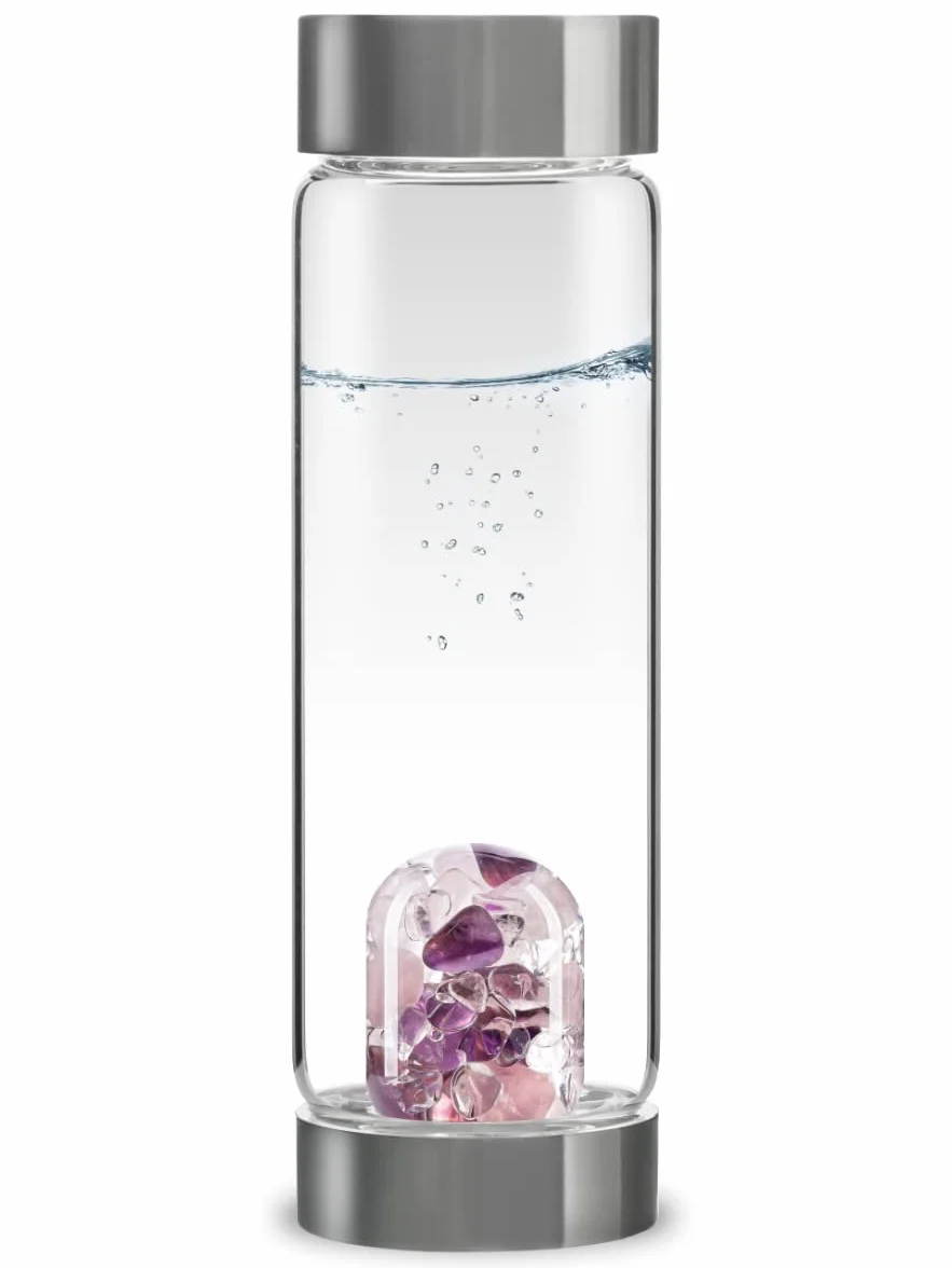 VitaJuwel ViA WELLNESS | Wasserflasche mit Amethyst · Rosenquarz · Bergkristall | Entspannung · Herzlichkeit · Klarheit