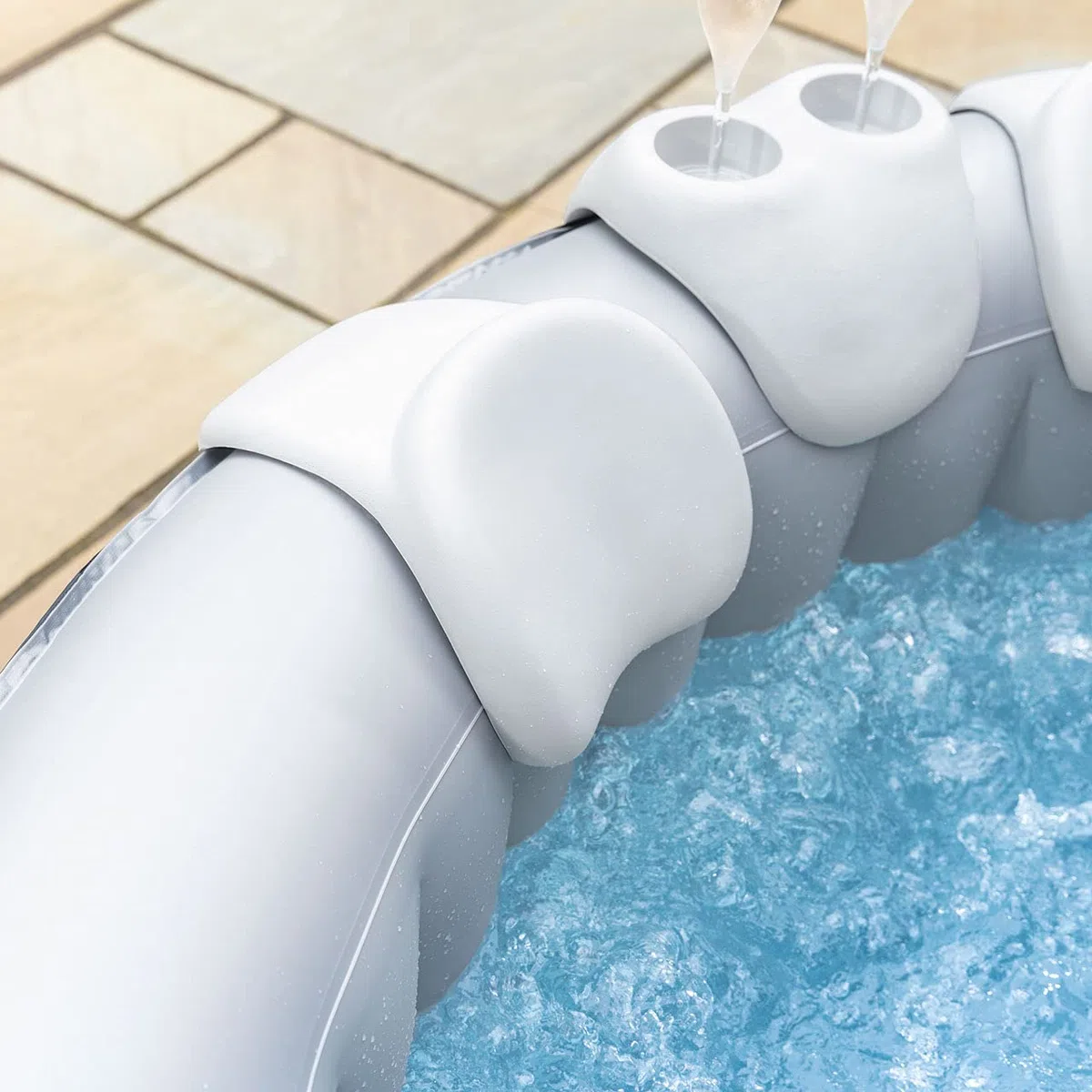 CosySpa Whirlpool Zubehör Set – Getränkehalter & 2 Kopfstützen | Wasserfest Whirlpool Spa Komfort Set aus PU | Aufblasbare Whirlpool Zubehör | Nackenkissen & Getränkehalter